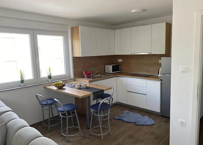 Grgic On The Adress Branka Fucica 96 مالينسكا