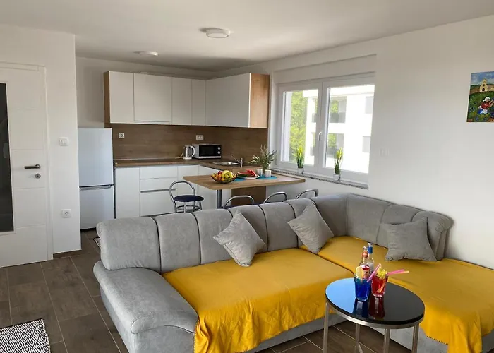 Grgic On The Adress Branka Fucica 96 شقة